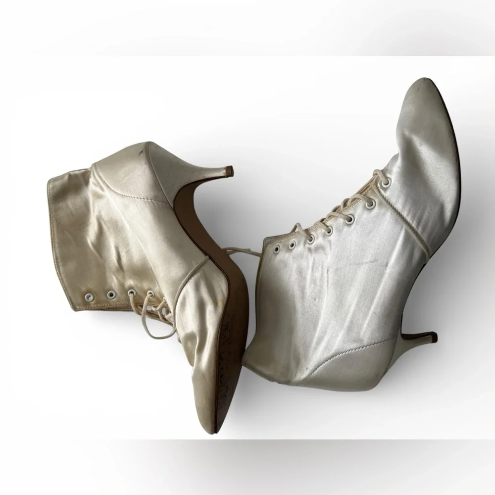 Vintage 70s Coloriffics 6.5 Victorian Style Ankle Wedding Boot Heel Ready to Dye